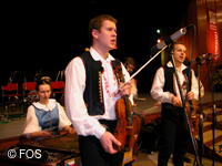 Národní krojový ples FOS 2004