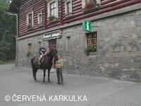 Na koni před Perníkovou chaloupkou