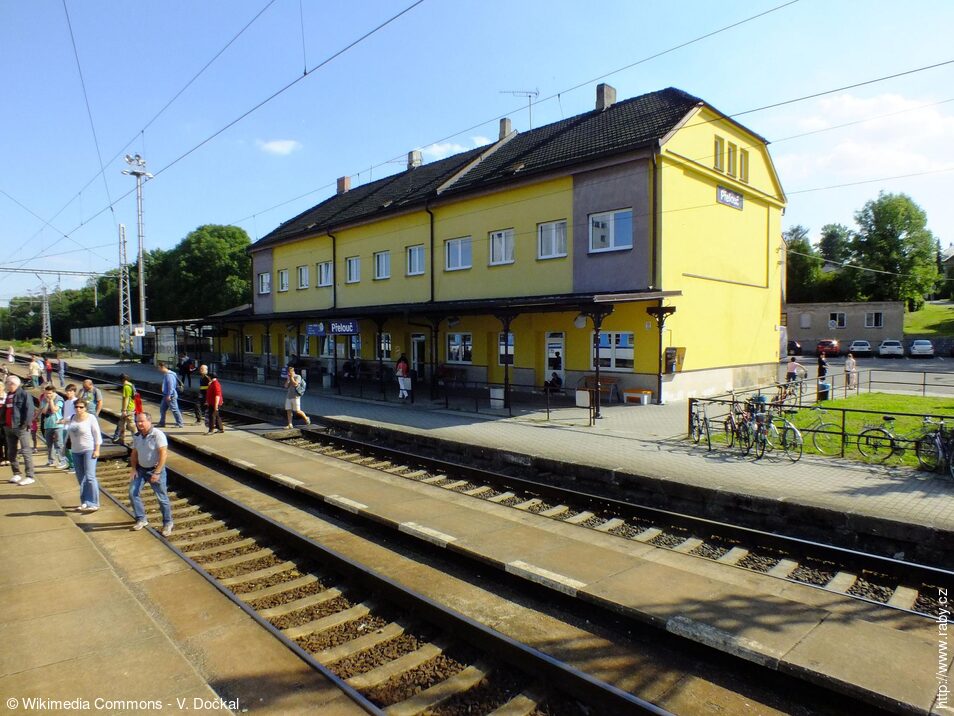 Přelouč, nádražní budova