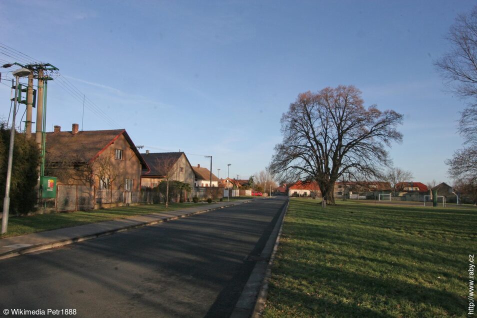 Náves v Dubanech